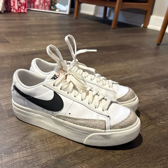 Nike women’s platform blazers - Picture 2 of 7